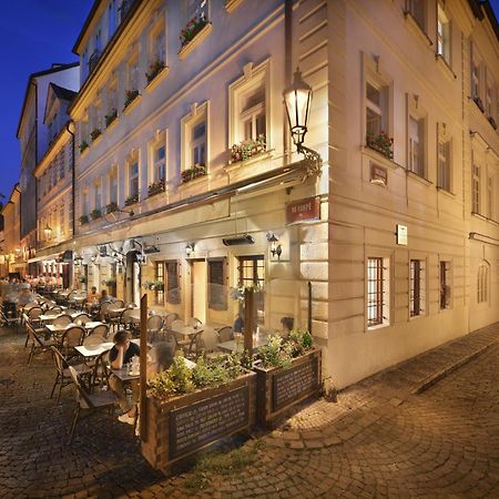 Hotel At The Golden Scissors Praha Eksteriør bilde