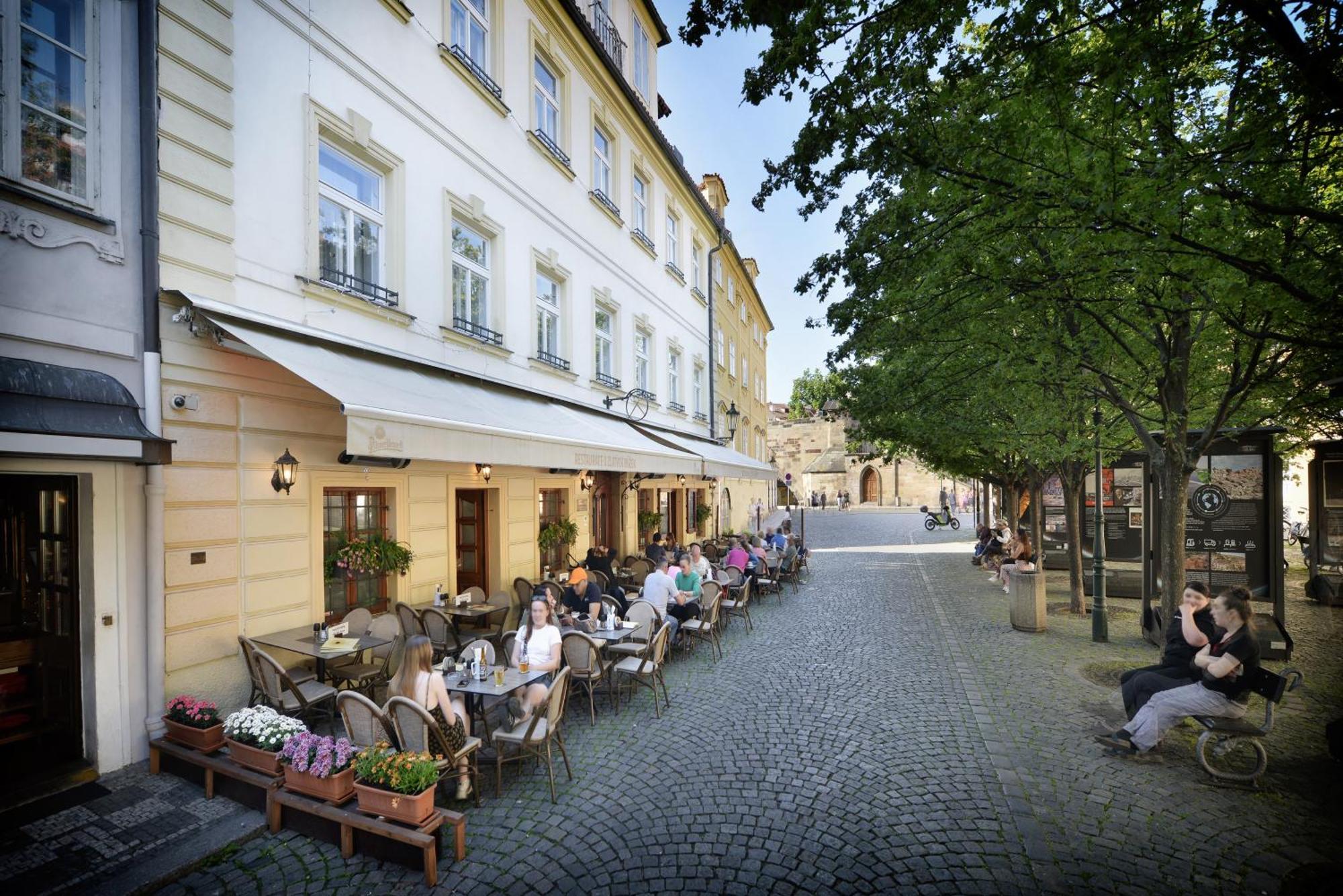 Hotel At The Golden Scissors Praha Eksteriør bilde