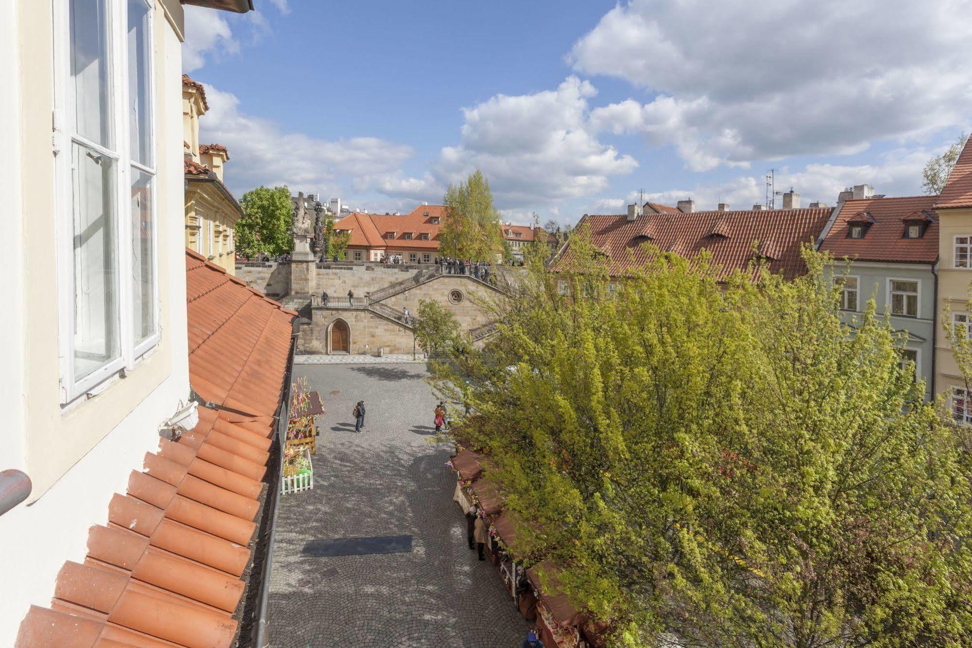 Hotel At The Golden Scissors Praha Eksteriør bilde