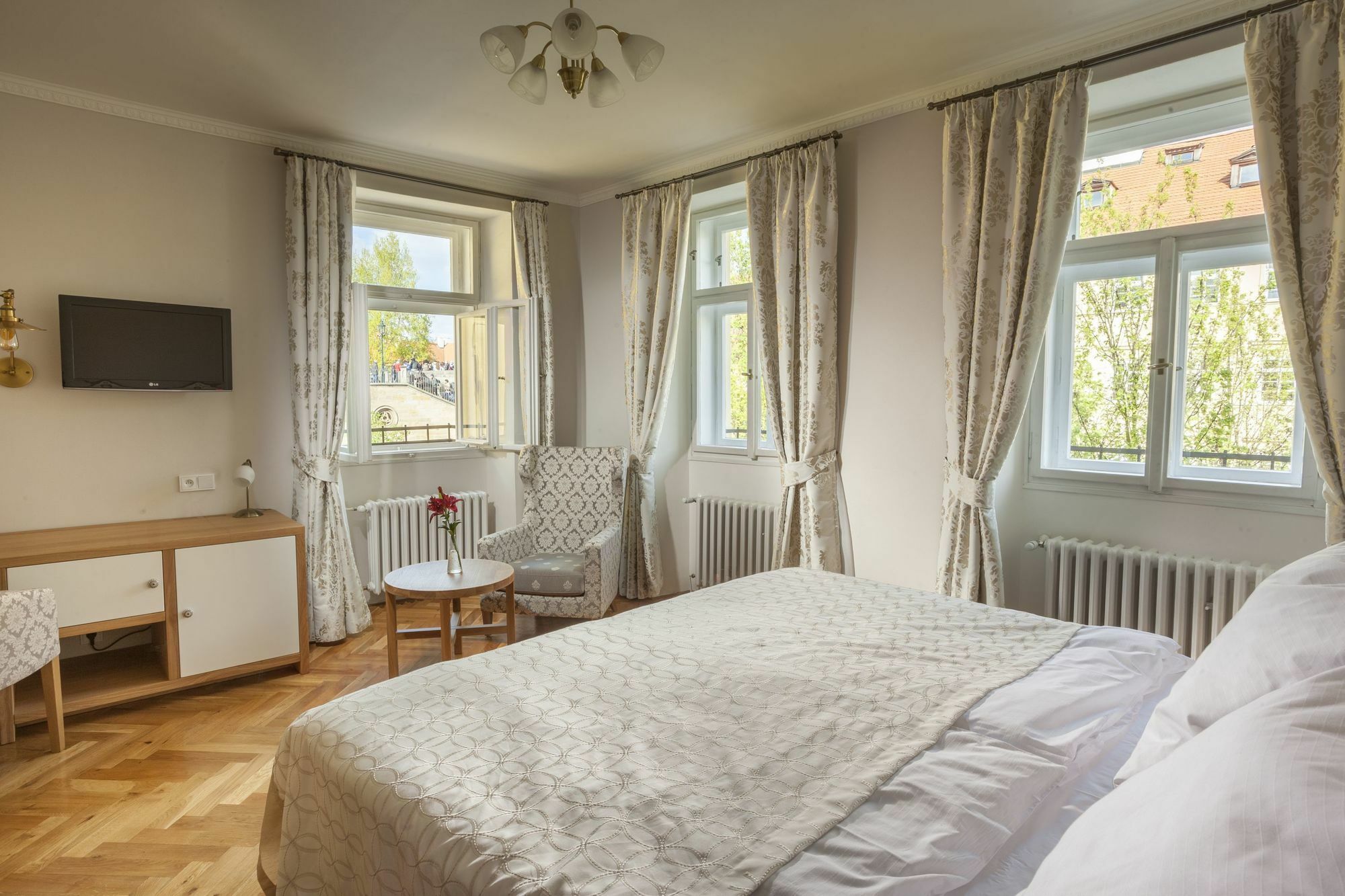 Hotel At The Golden Scissors Praha Eksteriør bilde