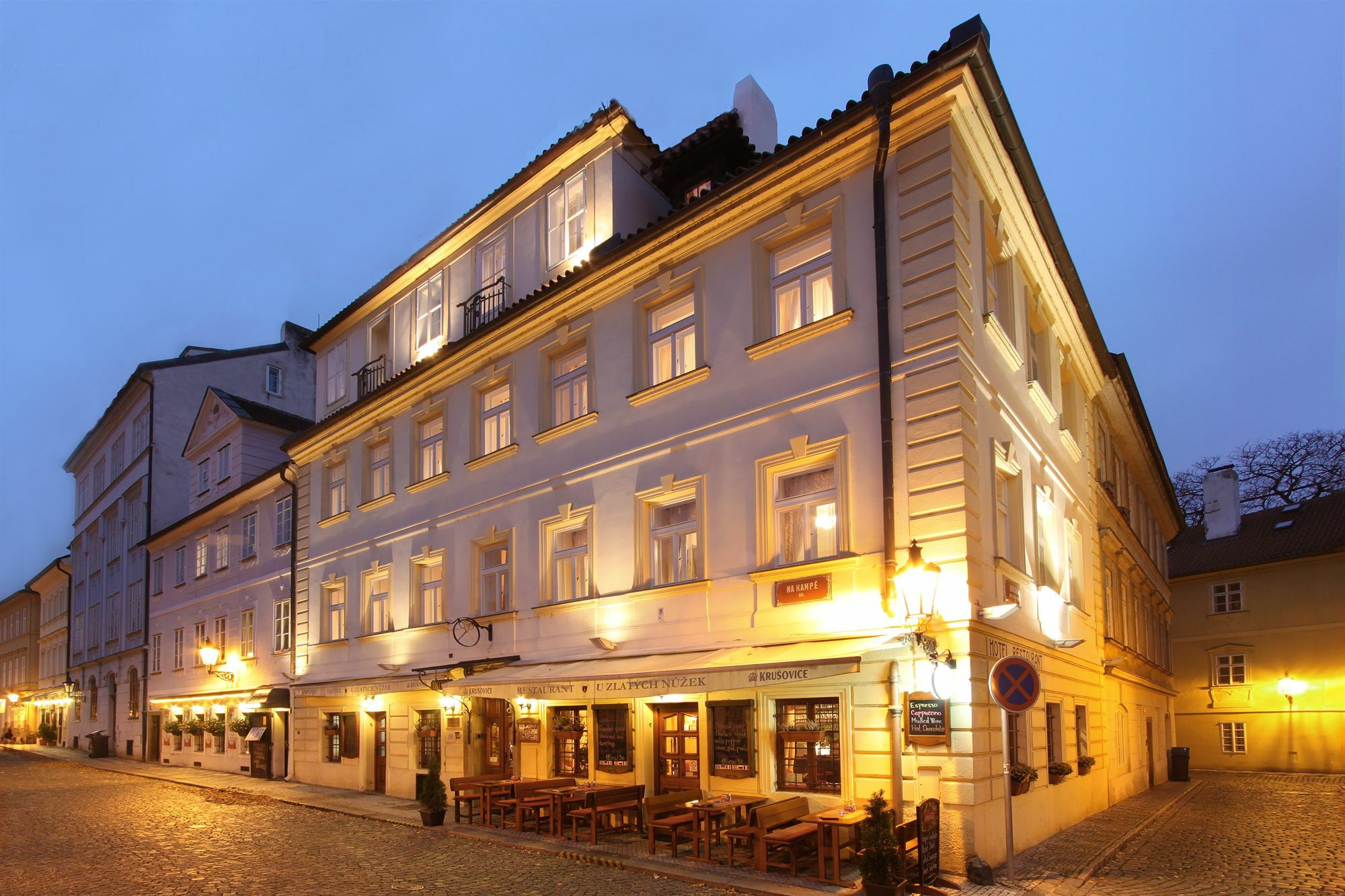 Hotel At The Golden Scissors Praha Eksteriør bilde