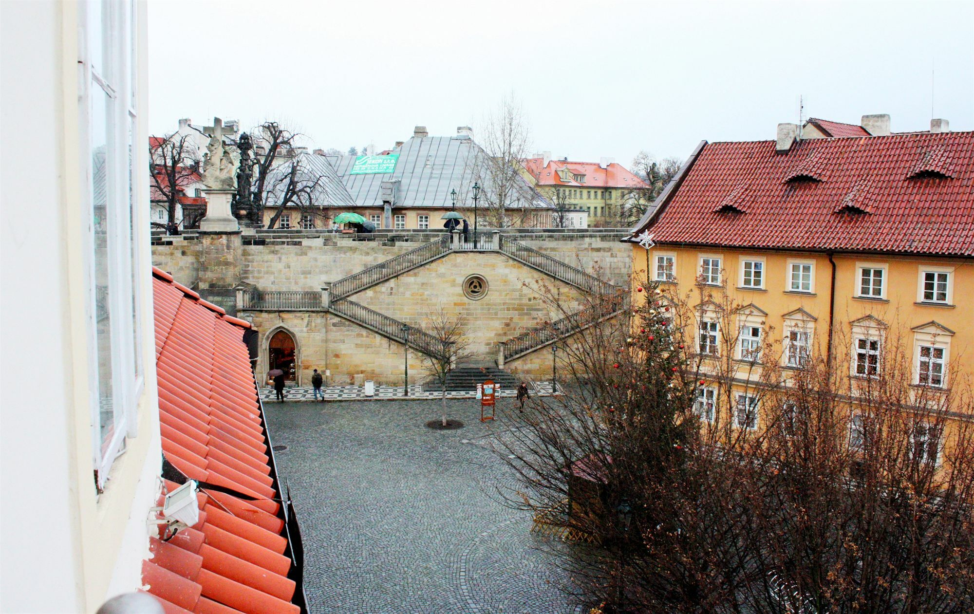 Hotel At The Golden Scissors Praha Eksteriør bilde